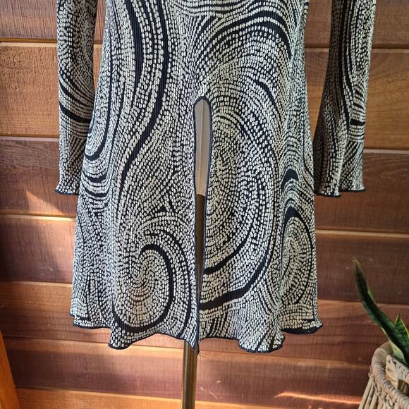 Connected Apparel Women's Long-Sleeve Tunic Top Swirl Print 12 Black & Beige - Picture 4 of 11